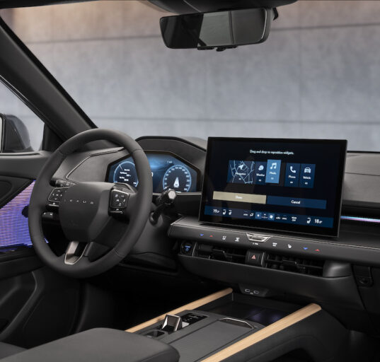 Uus Lexus 350