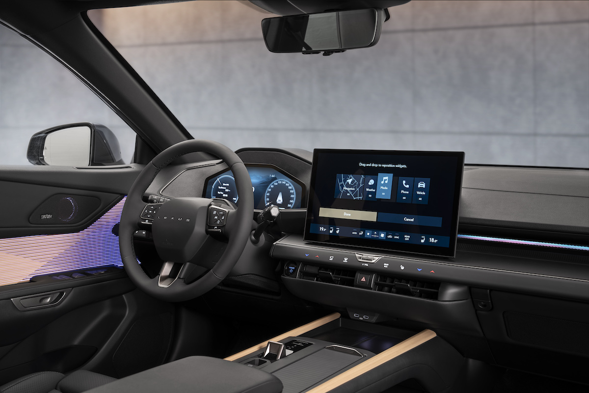 Uus Lexus 350