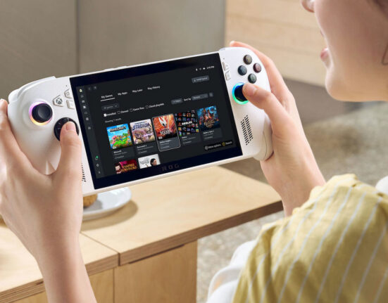 ROG-Xbox-Ally-Lifestyle-3