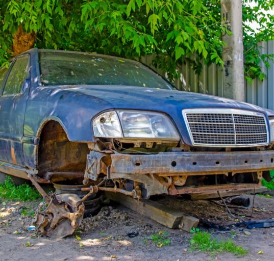Romusõidukit, autolammutus, auto varuosadeks