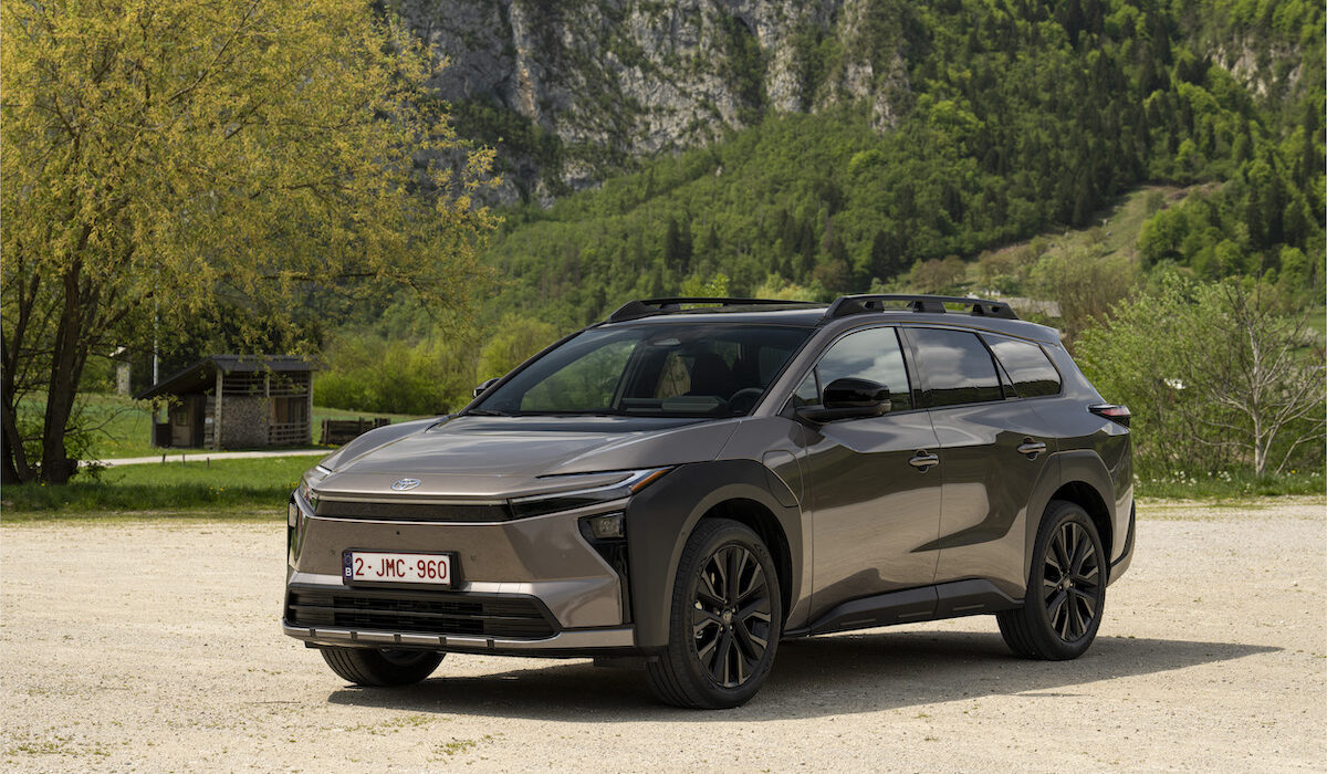 Toyota bZ4X Touring ilusas looduses
