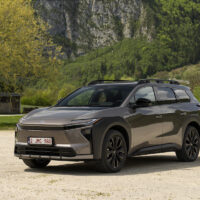Toyota bZ4X Touring ilusas looduses